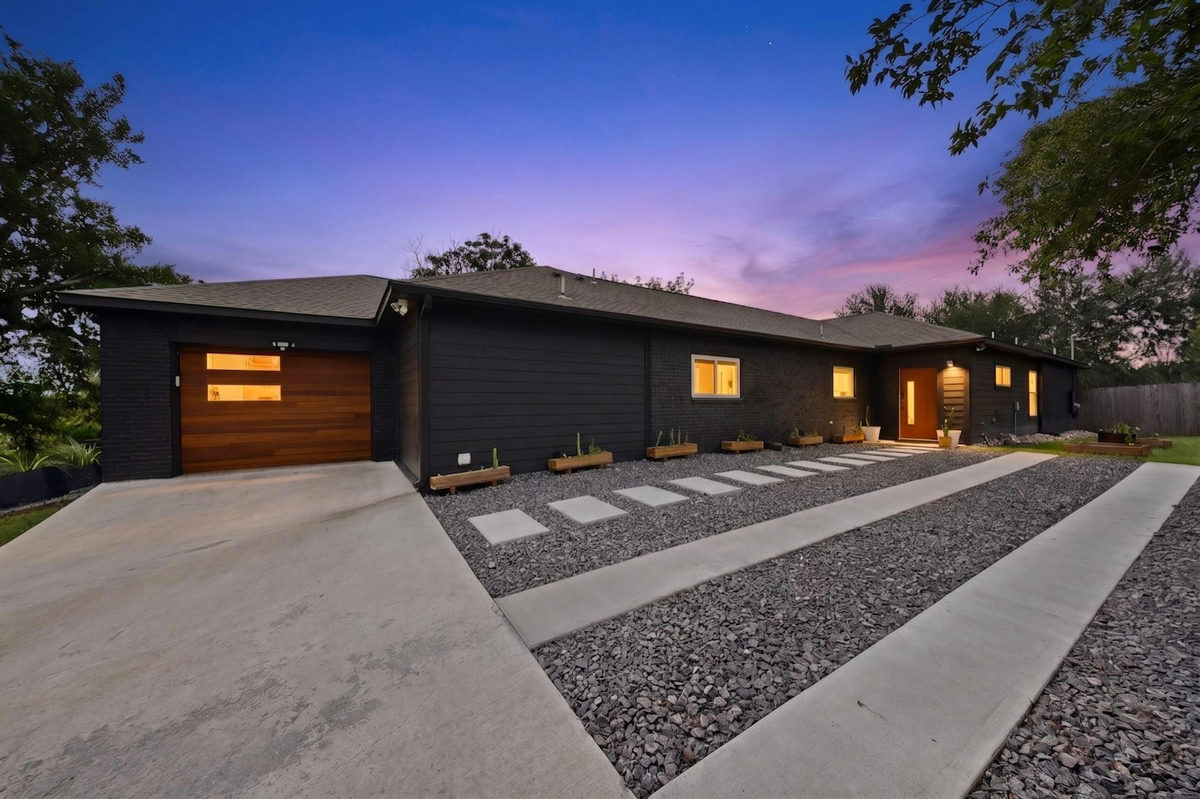 3305 Hycreek Dr — exterior
