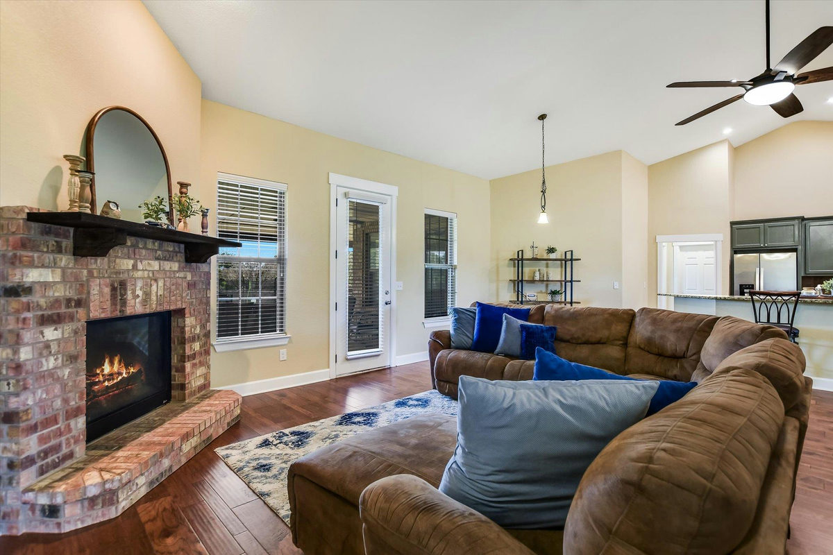 212 Christine Ln — exterior