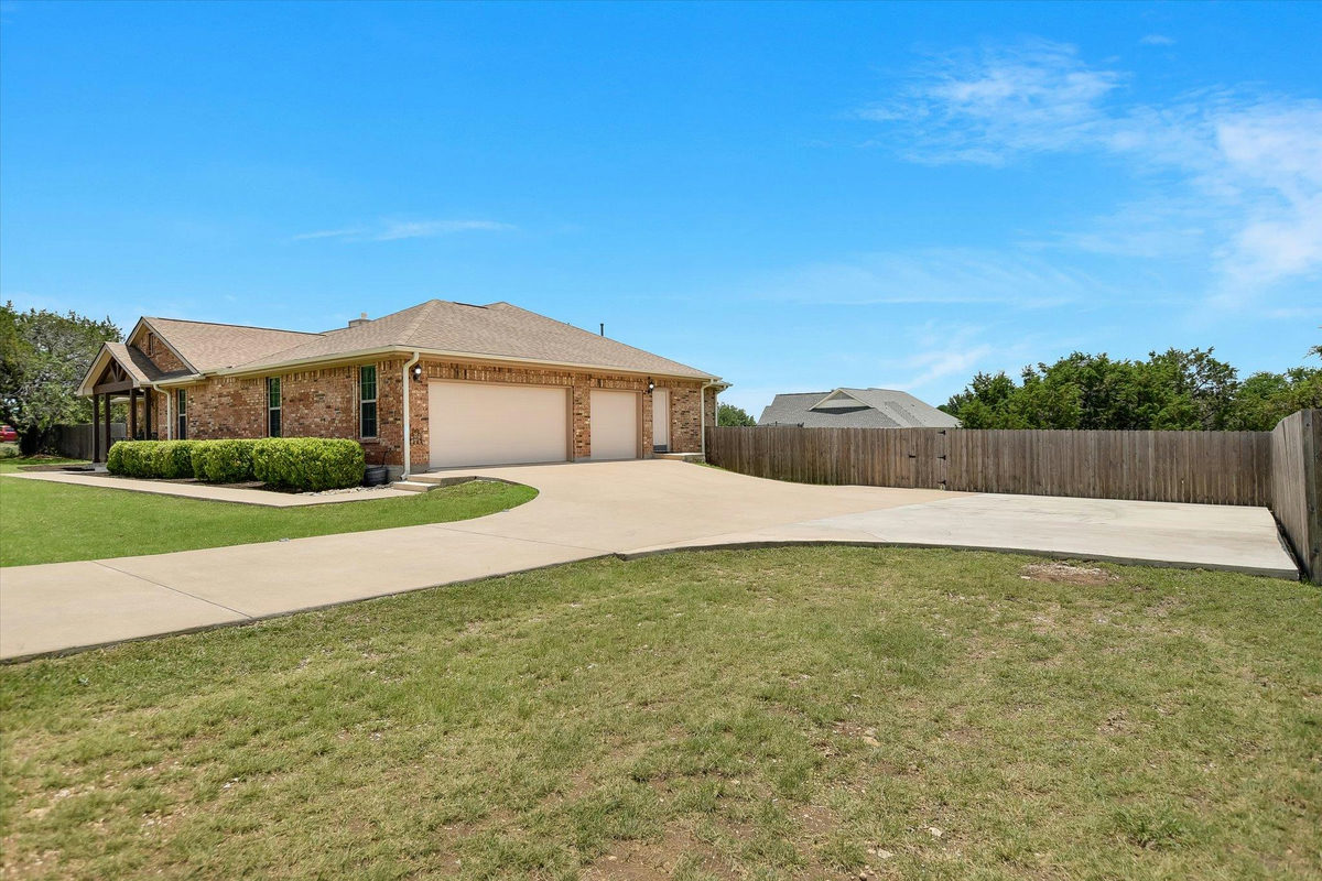 212 Christine Ln — photo 2