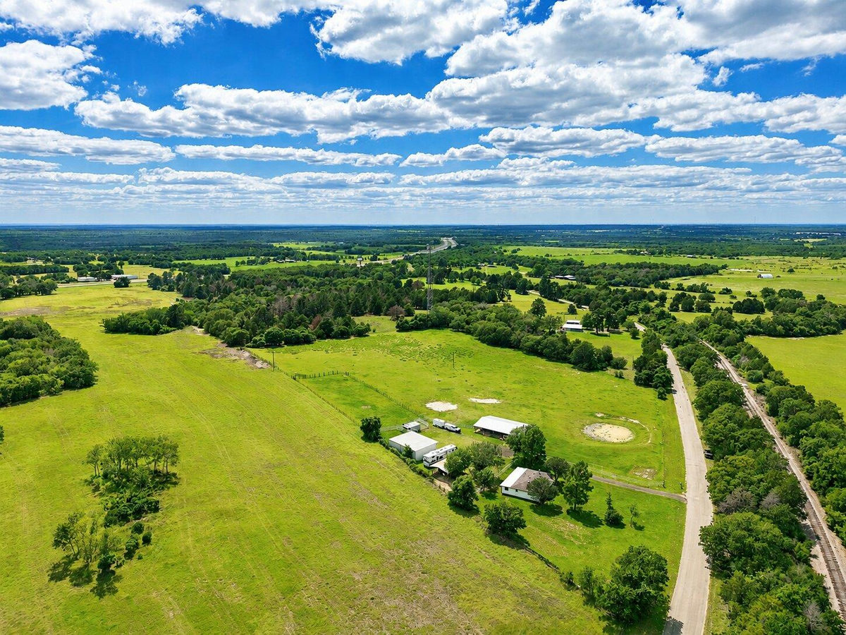 405 Old Highway 20 Hwy — exterior