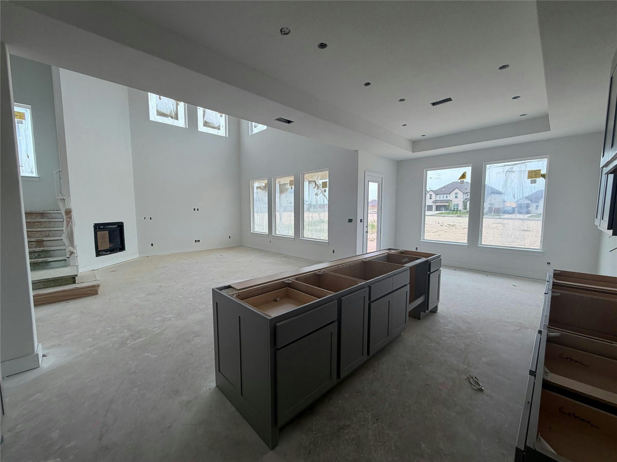 121 Clancy Dr — photo 4