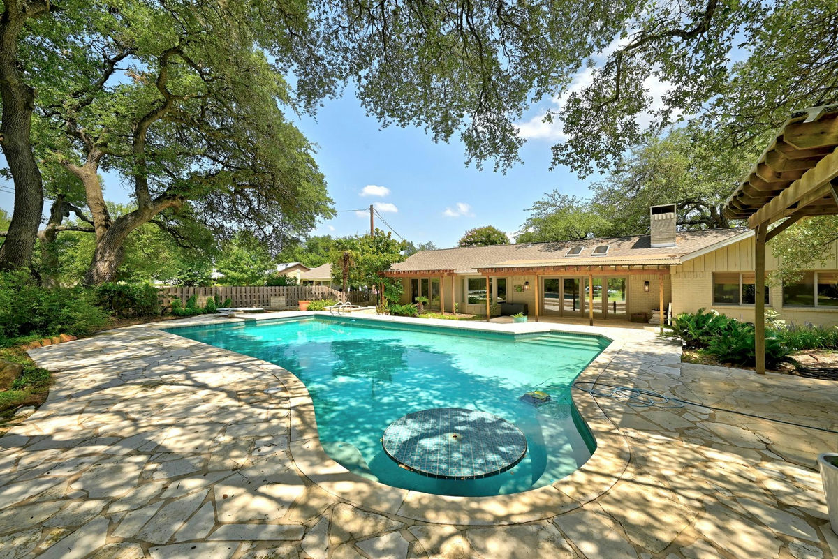8608 Crest Ridge Cir — exterior