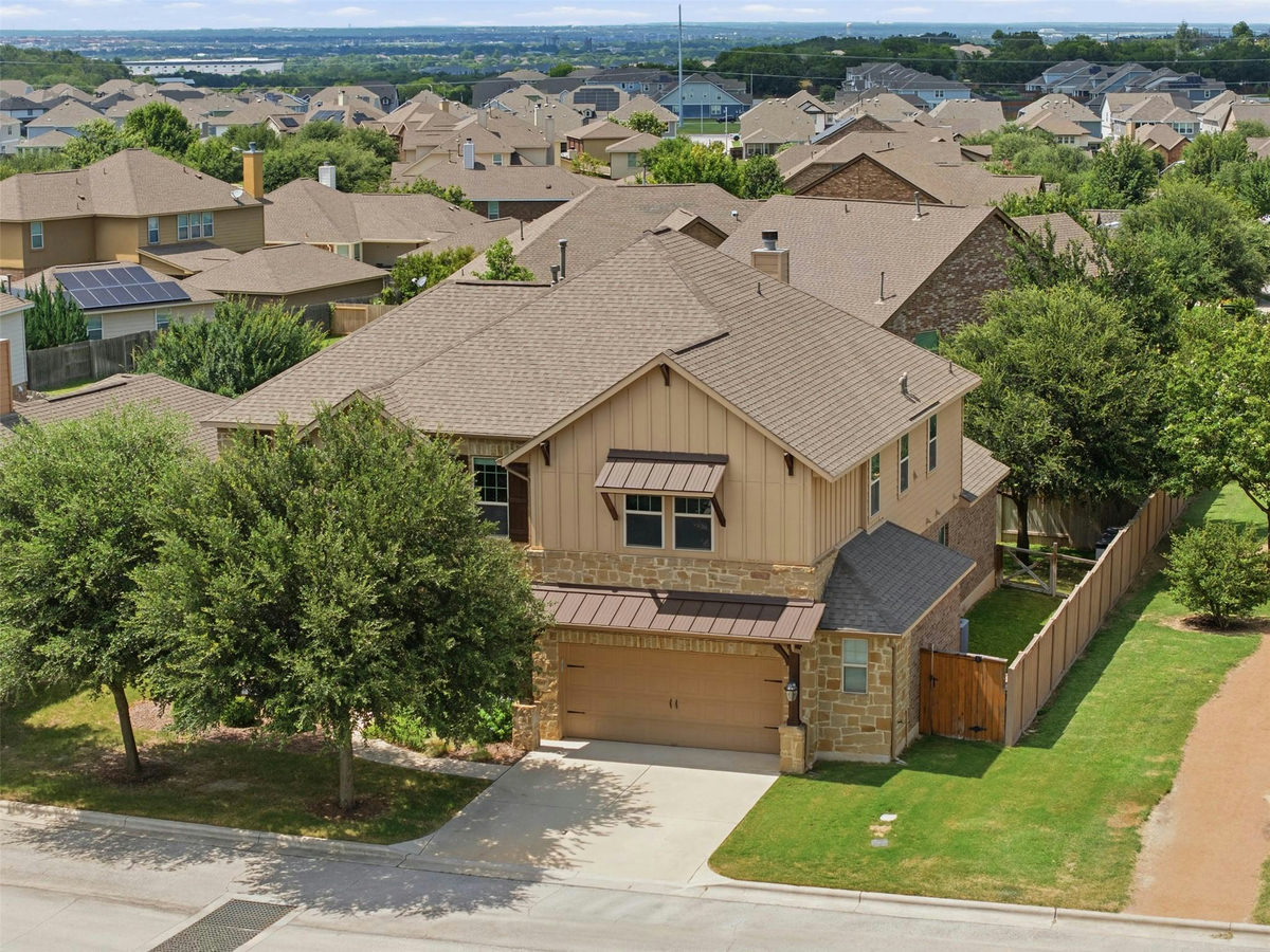 1100 Teravista Xing — exterior