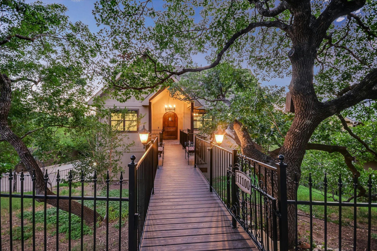 11100 Hill Dr — exterior