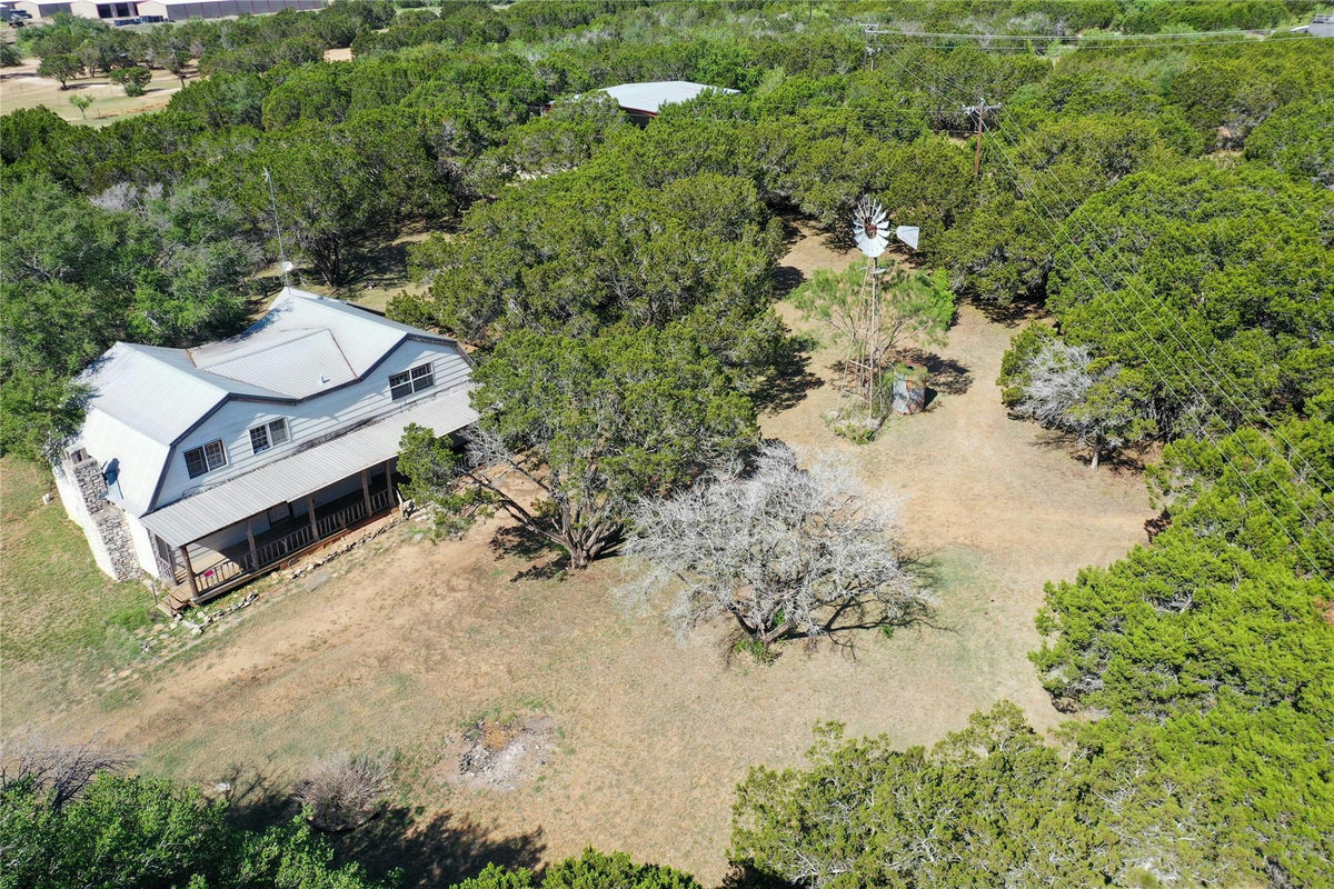 401 Exeter Rd — exterior