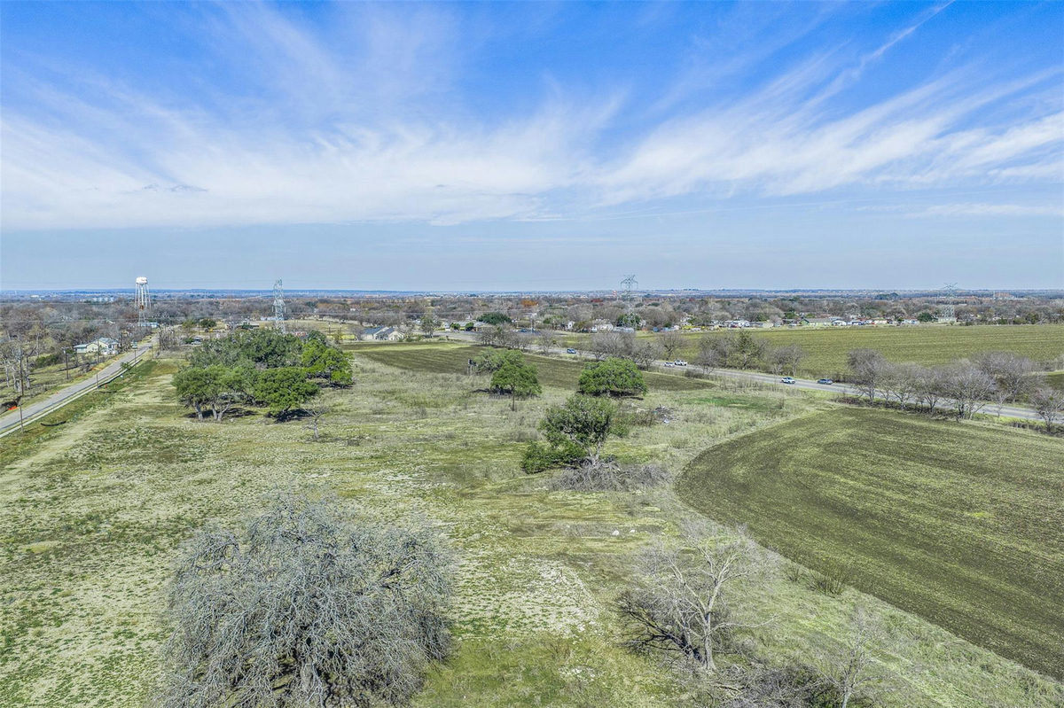 600 NW River Rd — photo 3