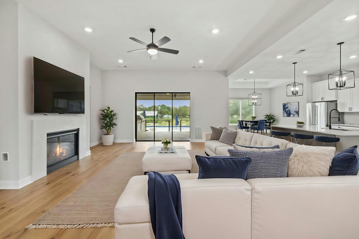 225 Spicewood Trails Dr — photo 4