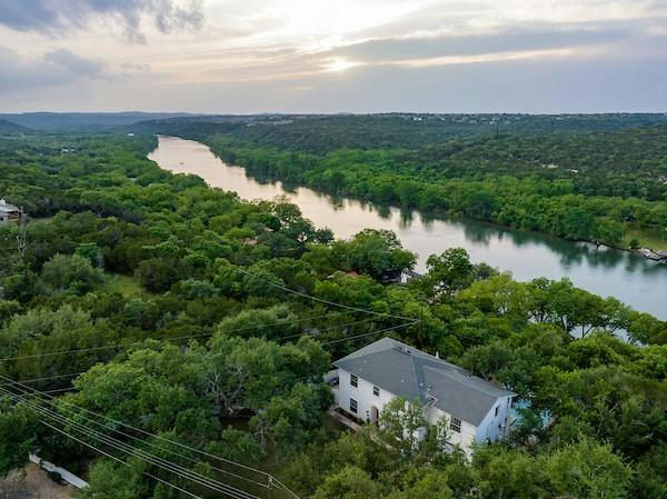 1604 Cliffwood Dr — exterior