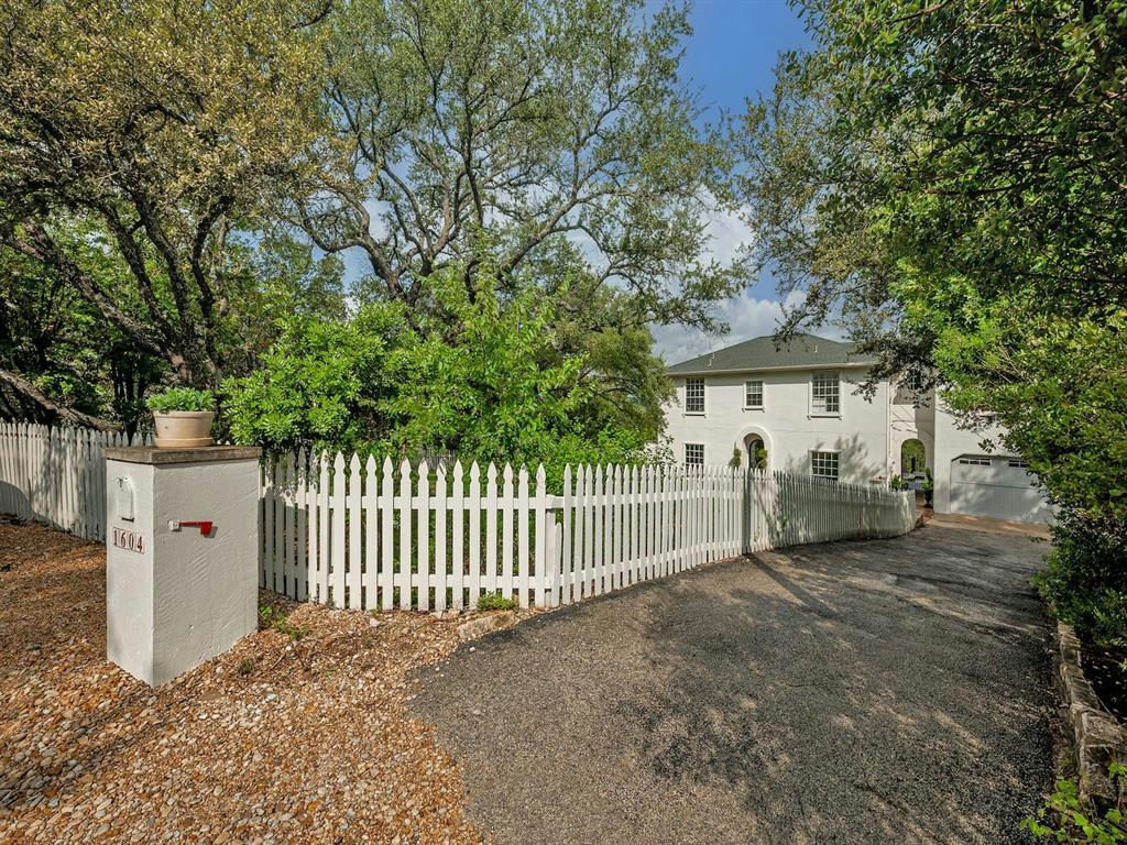 1604 Cliffwood Dr — photo 5