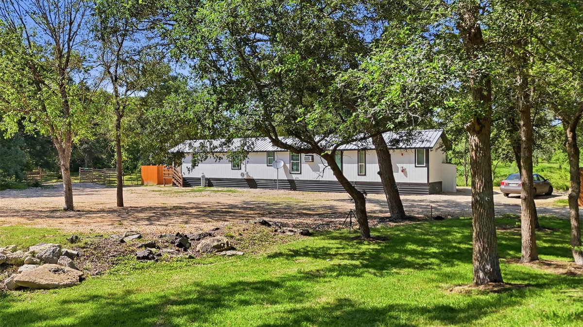2540 FM 20 — exterior