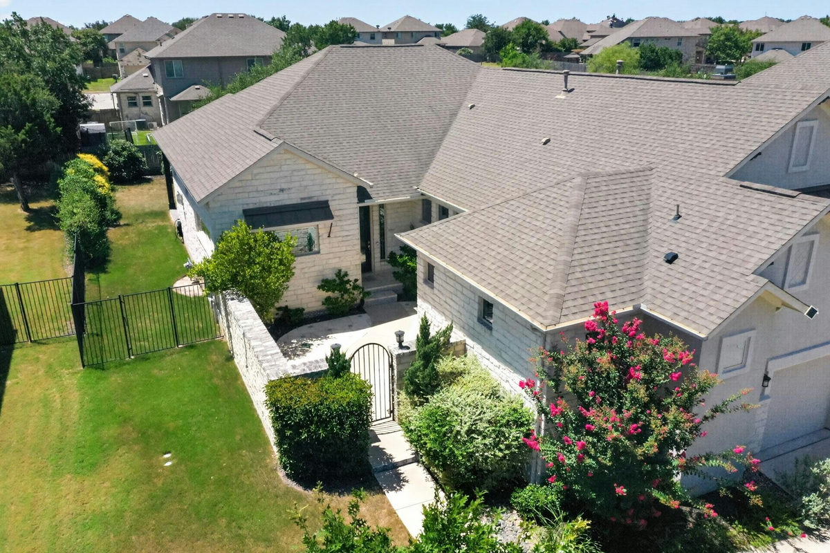1902 Floresta Dr — exterior