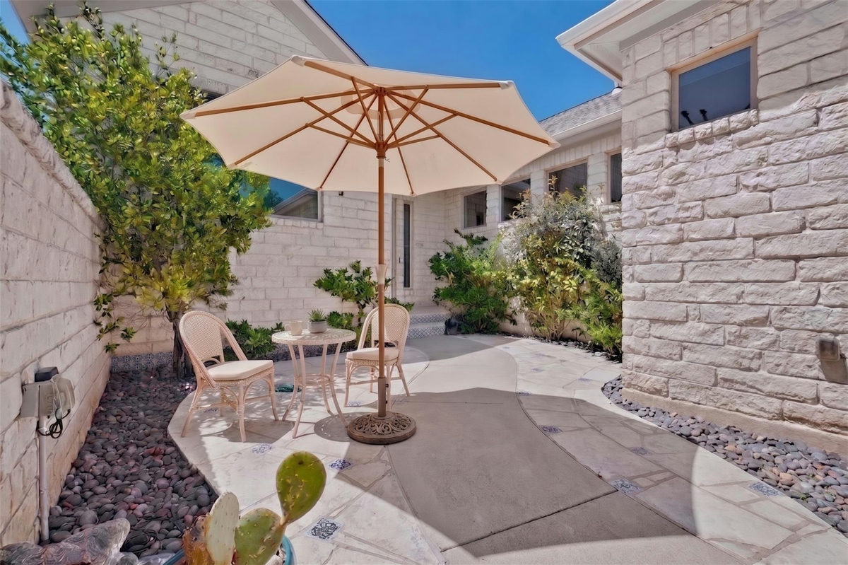 1902 Floresta Dr — photo 3