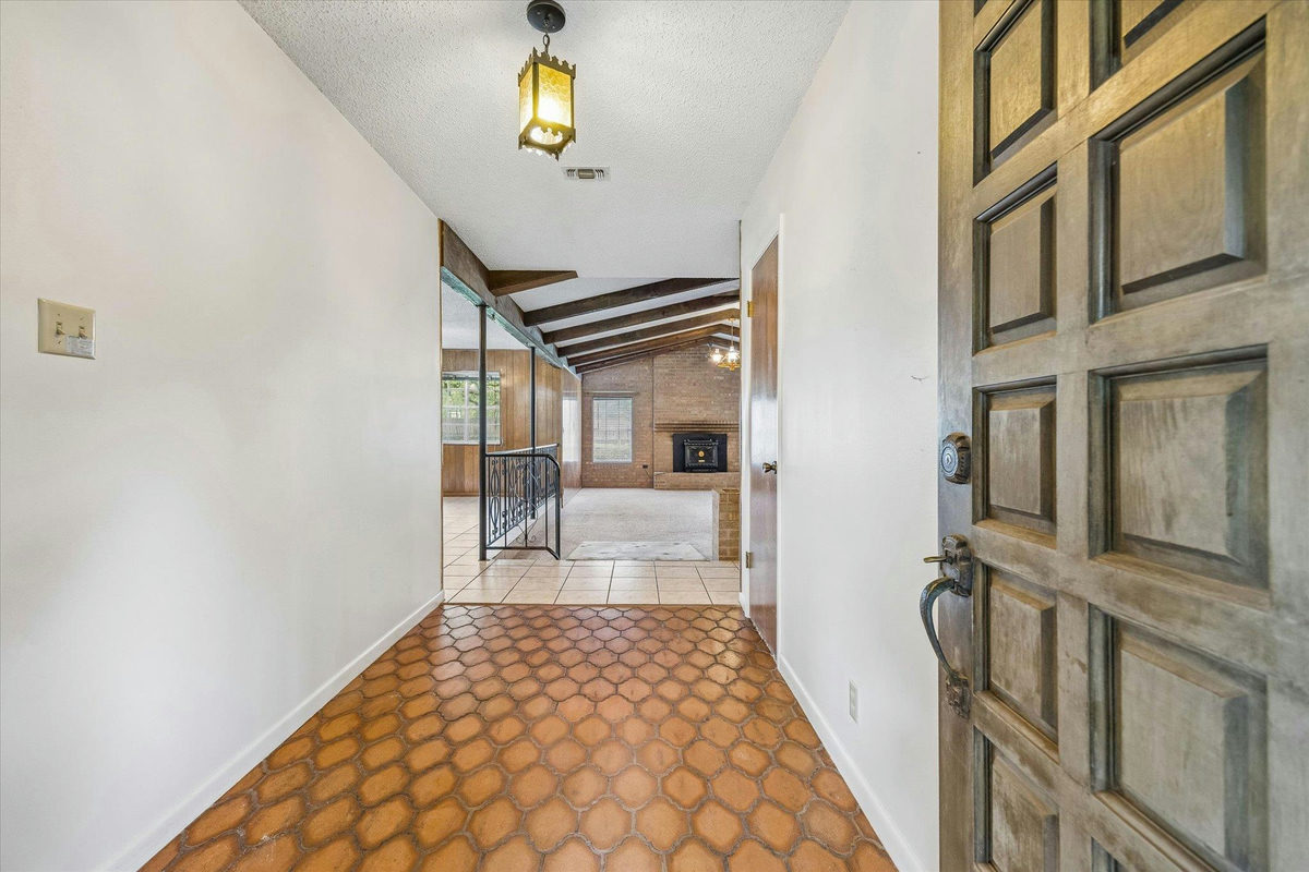 3910 McNeil Dr — photo 4