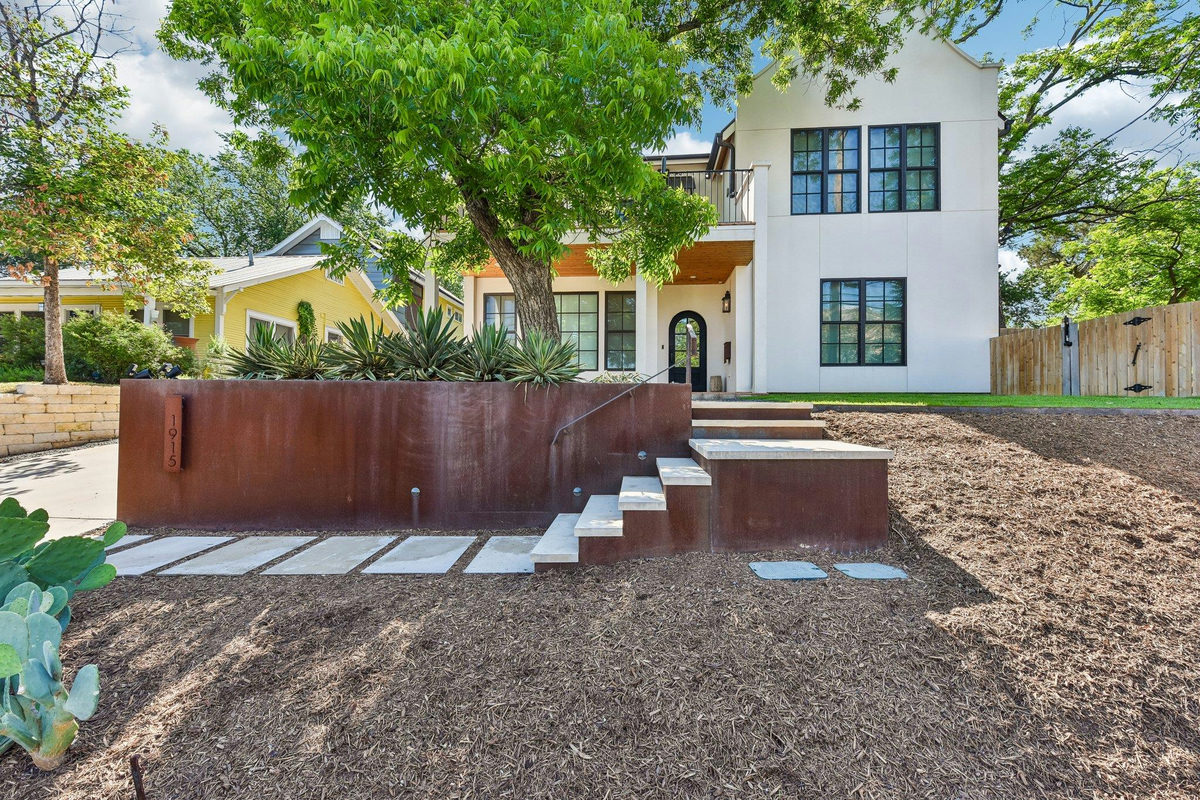 1915 Brackenridge St — exterior