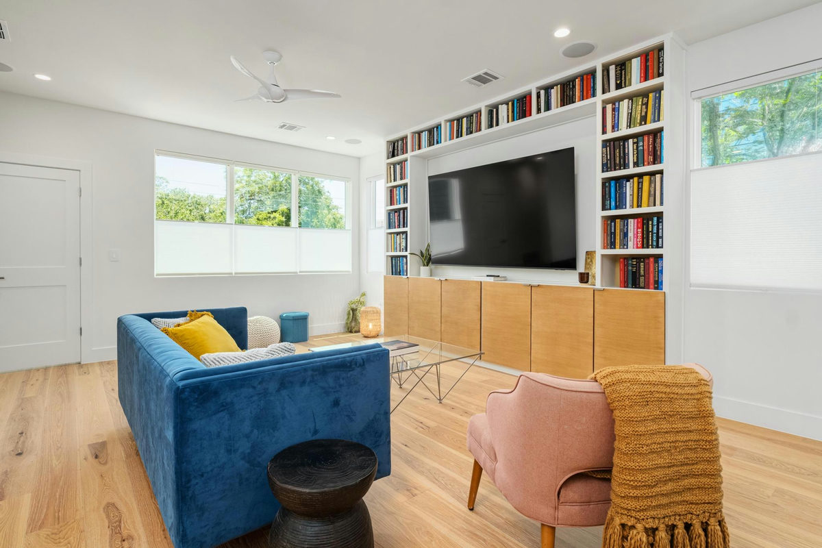 1007 E 15th St #2 — photo 4