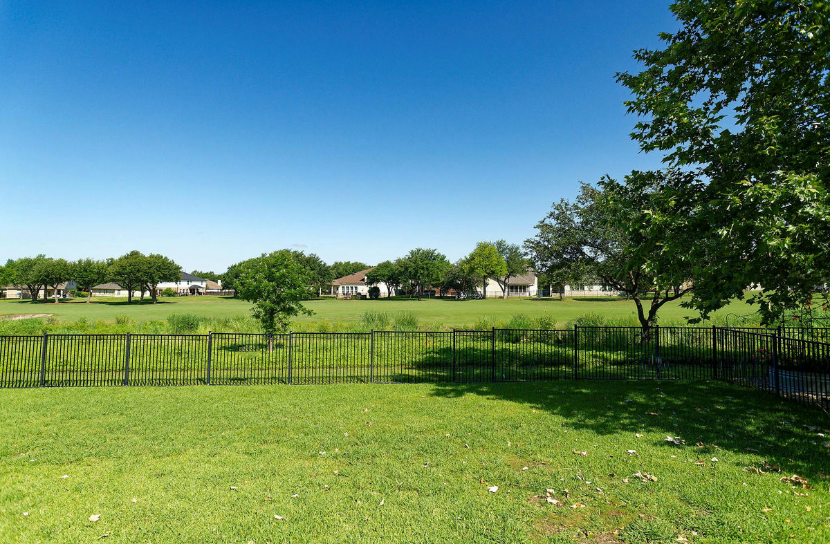 1116 Hillridge Dr — photo 3