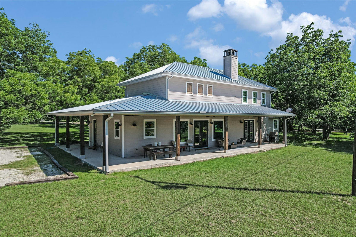 2700 Flite Acres Rd — exterior