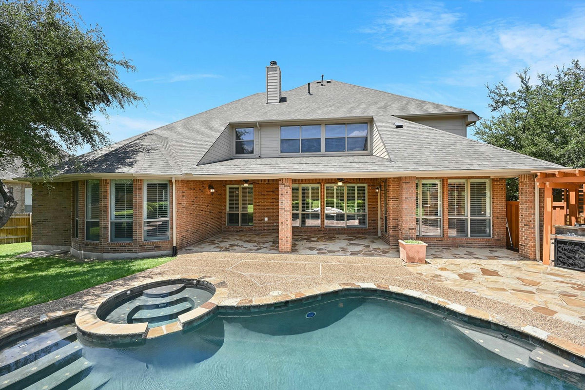 560 Aspen Dr — exterior