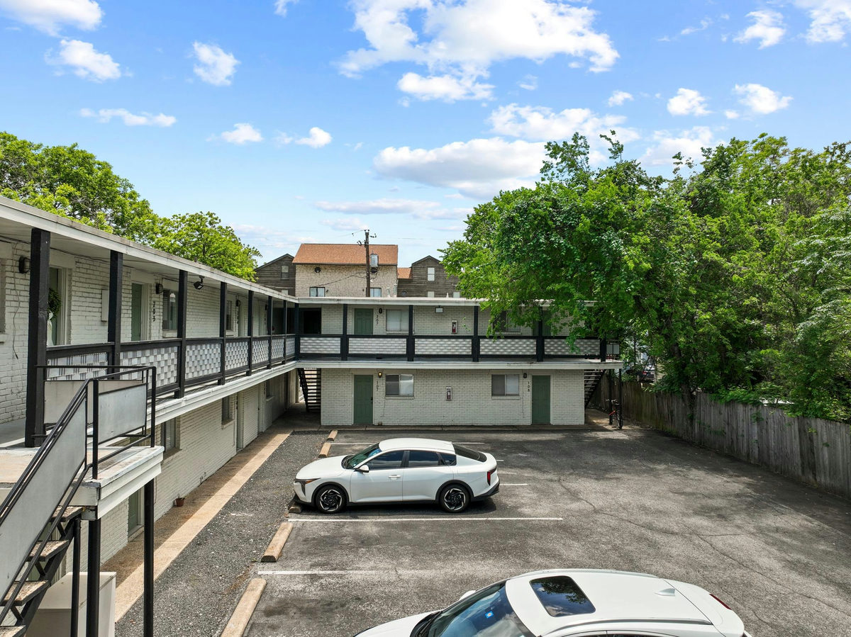 3707 Cedar St — photo 3