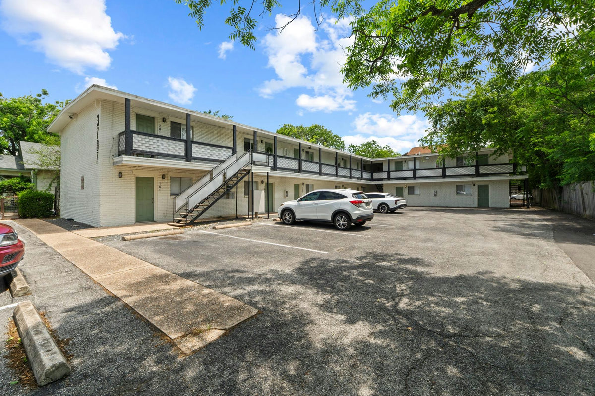 3707 Cedar St — exterior