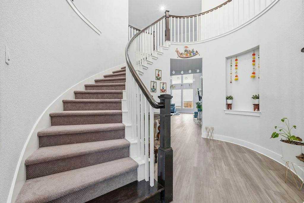 105 AUTUMN OAK Way — photo 3
