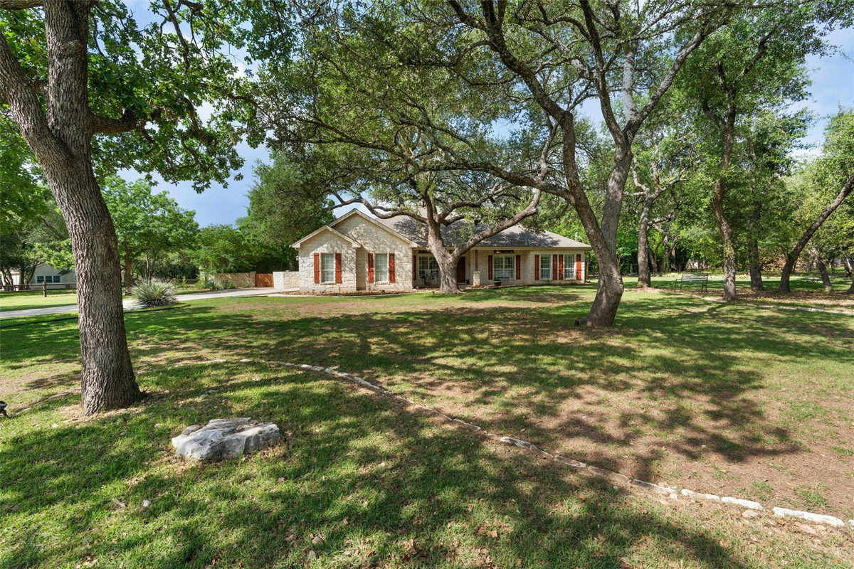 223 E Ridgewood Rd — exterior
