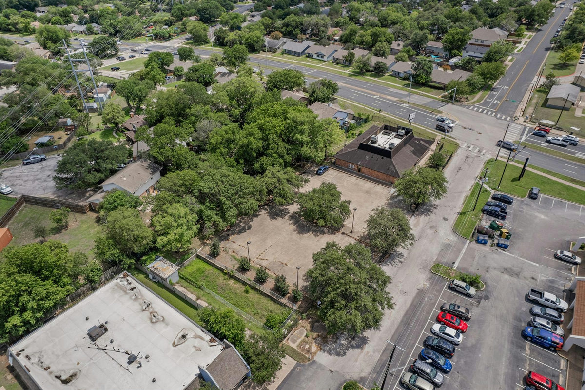 320 W William Cannon Dr — photo 2