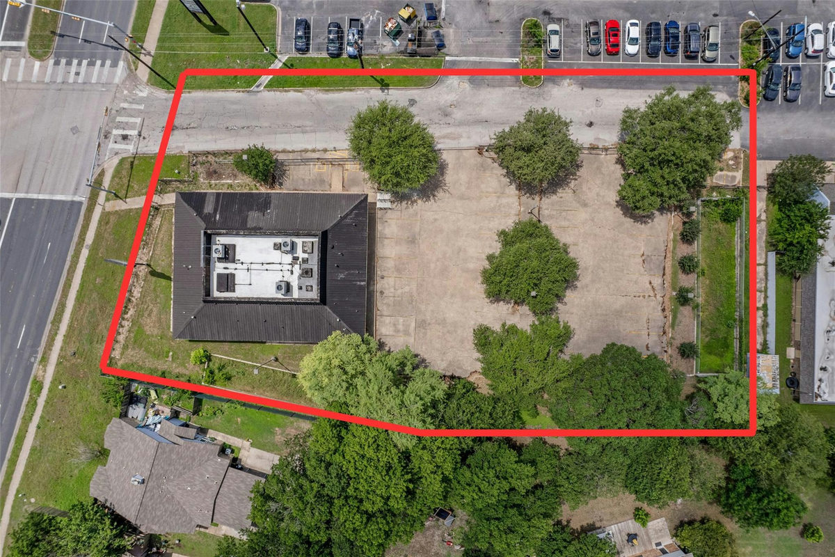 320 W William Cannon Dr — exterior