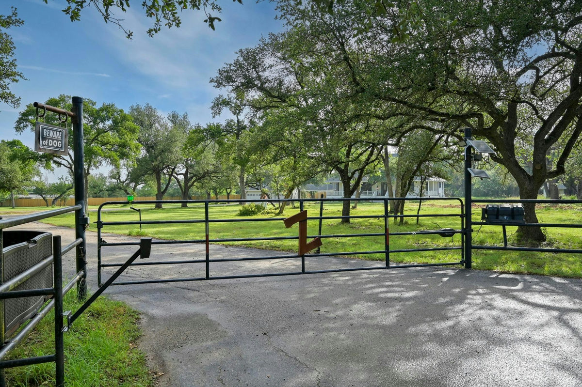 322 Mesa Oaks — photo 3