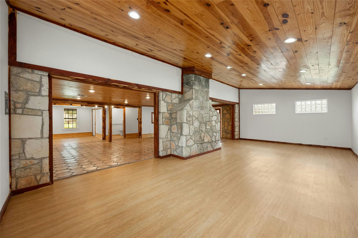 704 Fm 2325 — photo 3