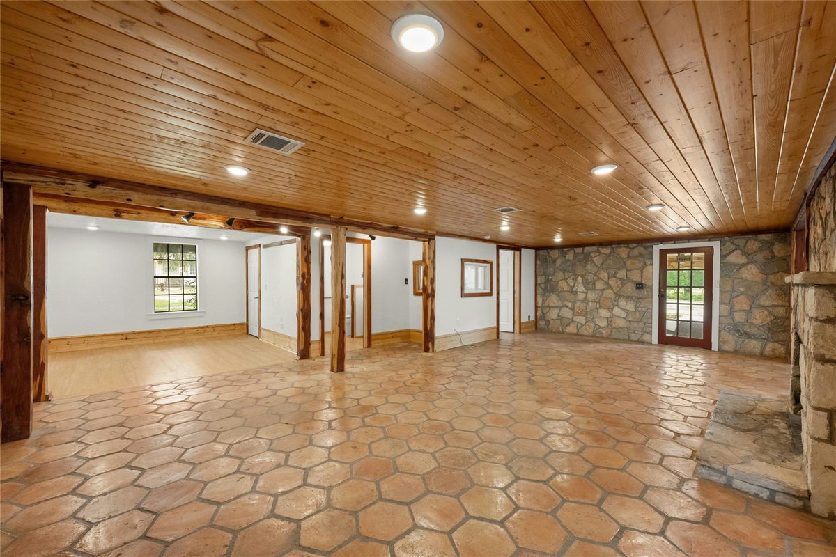 704 Fm 2325 — photo 4