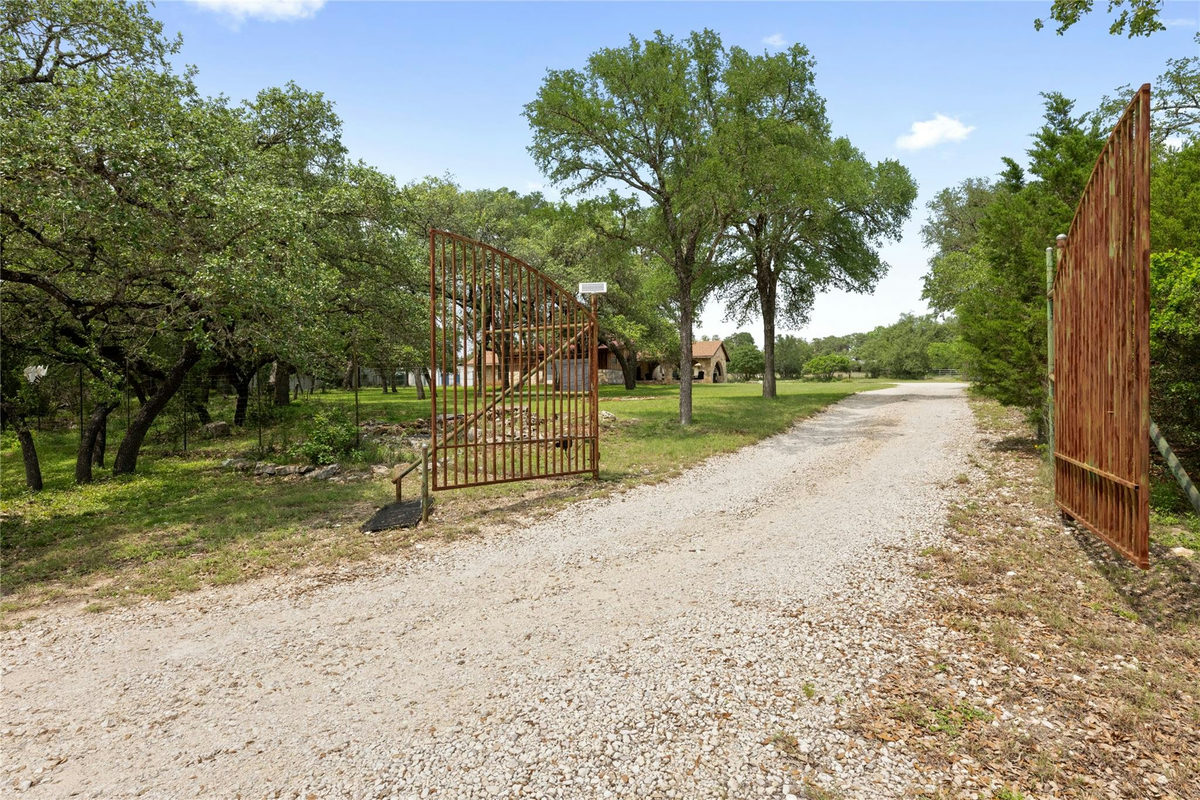 704 Fm 2325 — exterior