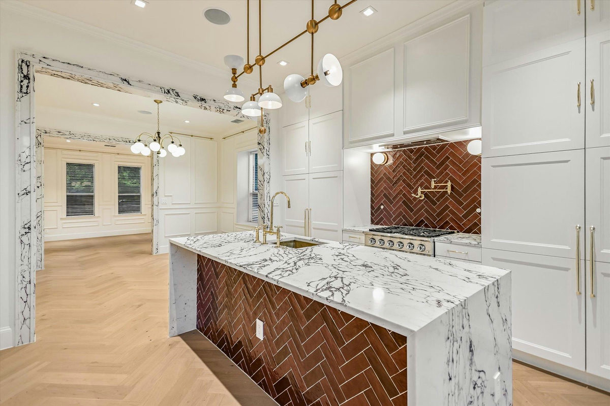 1711 Eva St — photo 2