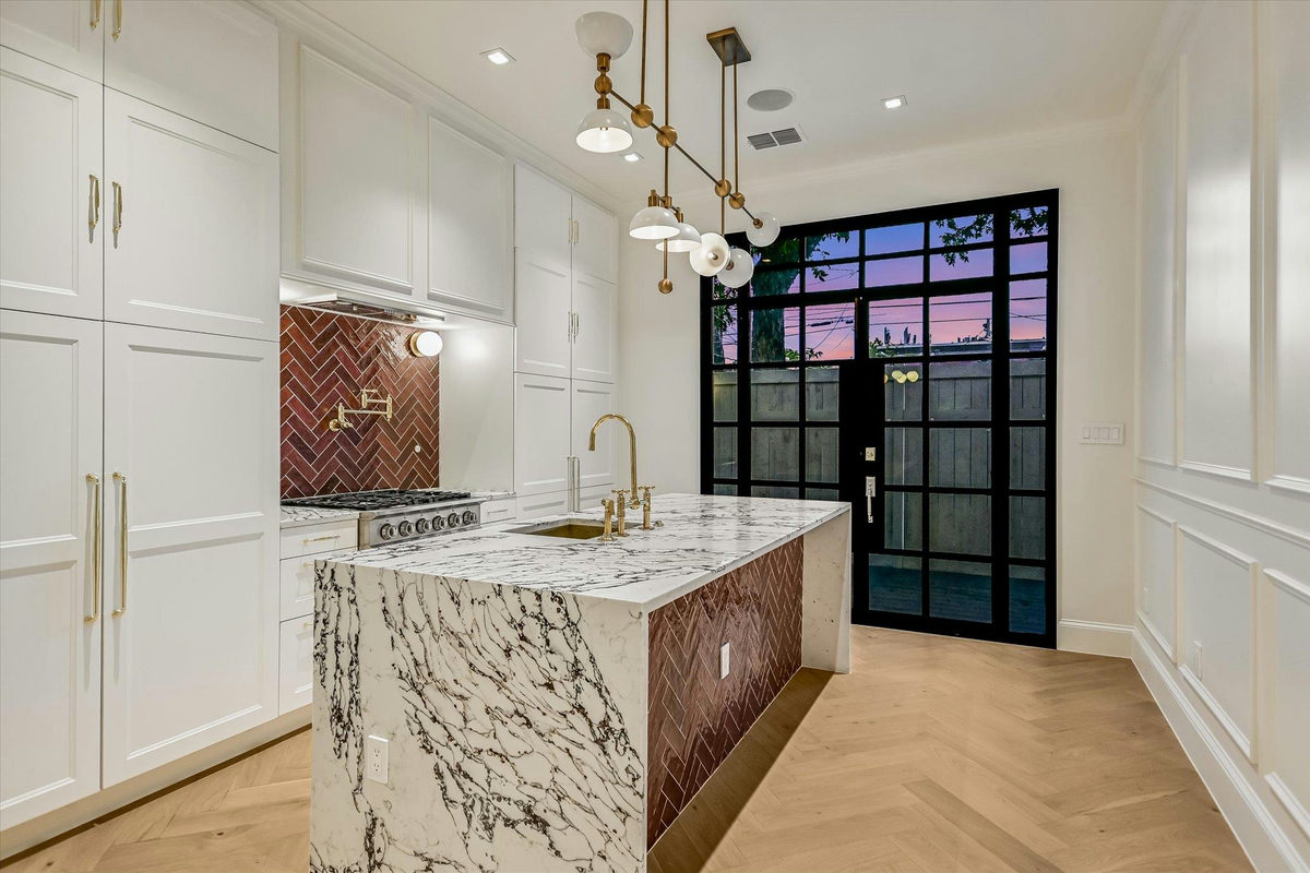 1711 Eva St — photo 3