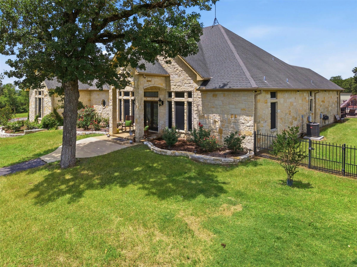2936 FM 1704 — photo 3