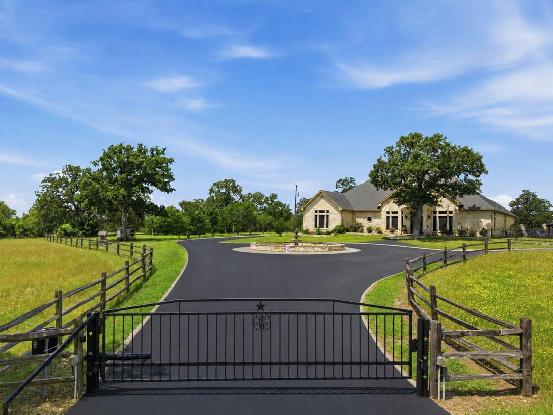 2936 FM 1704 — photo 2