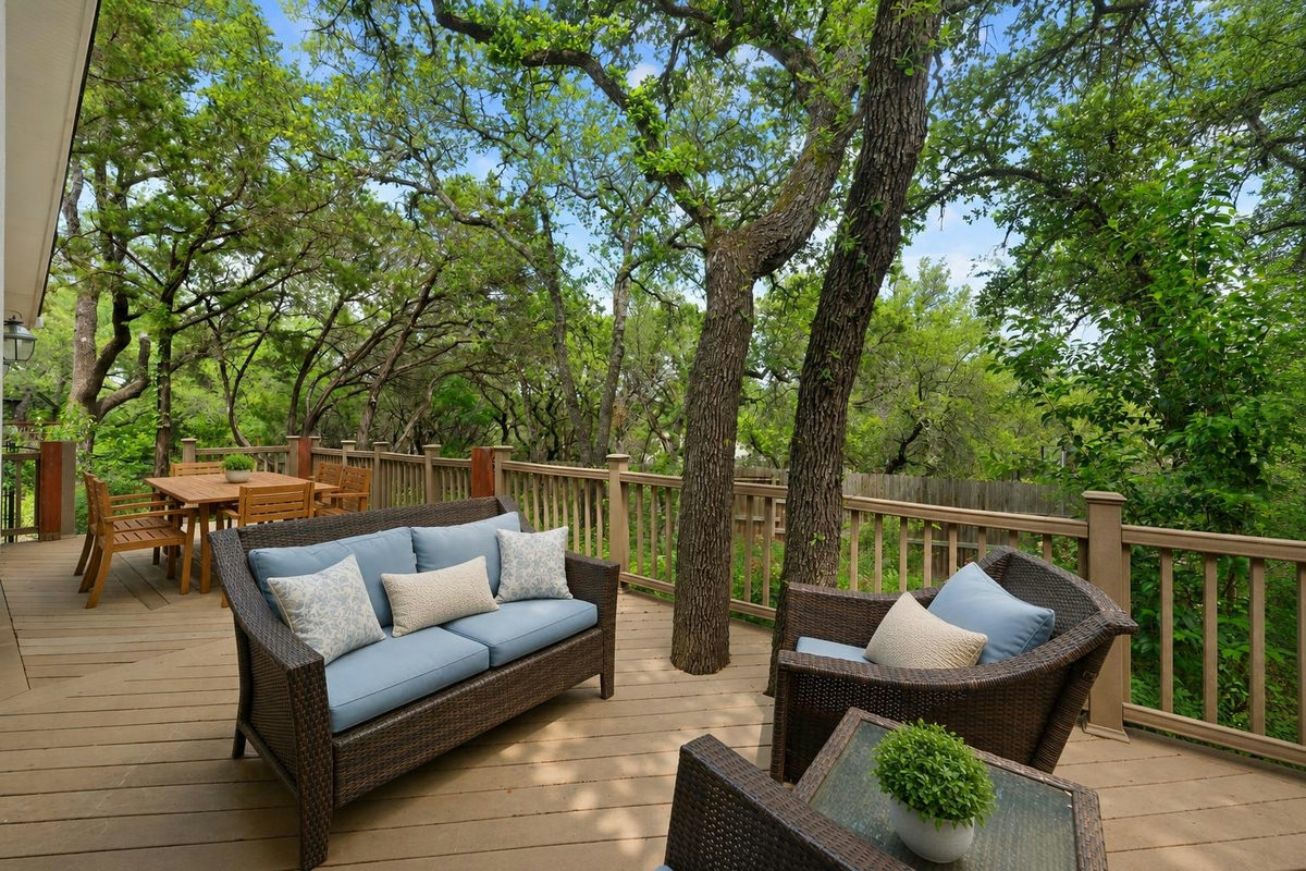 1211 Falcon Ledge Dr — exterior