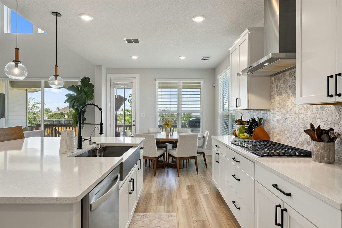324 Cortaro Dr — photo 4