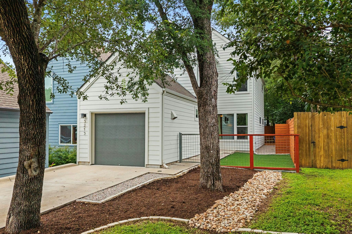 3215 Aldwyche Dr — exterior