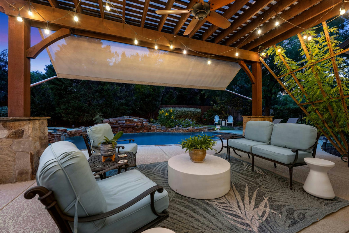 215 Lake Como Dr — photo 2
