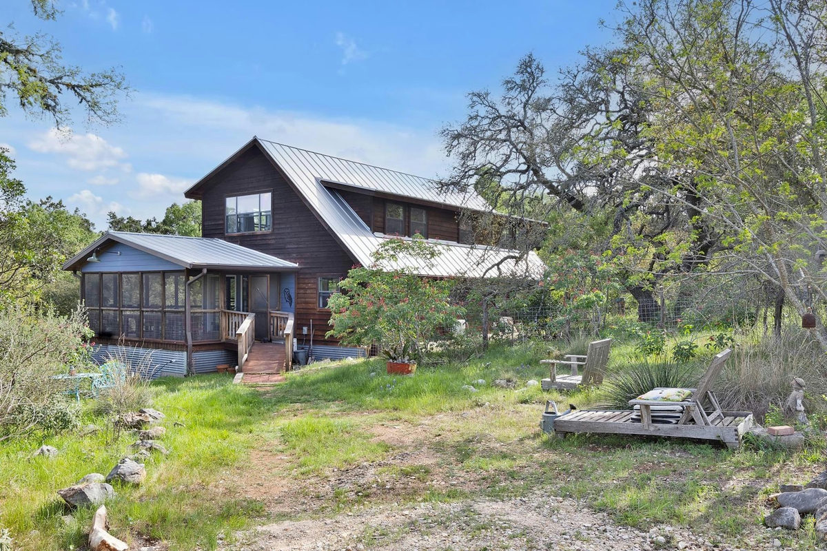 500 Owl Hollow Rd — exterior