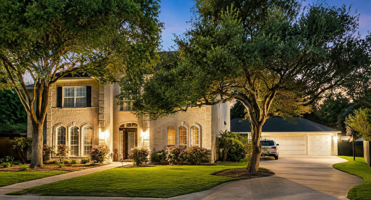 5528 VAN WINKLE Ln — exterior