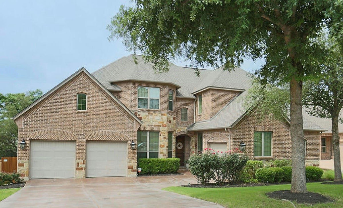 208 Mirafield Ln — exterior