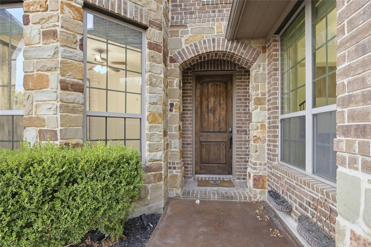 208 Mirafield Ln — photo 2