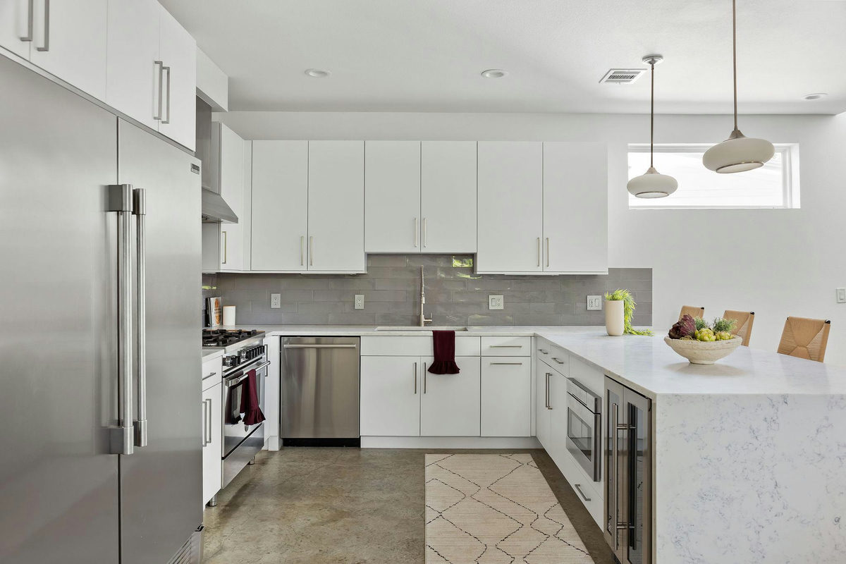 1182 Oakgrove Ave #A — photo 3