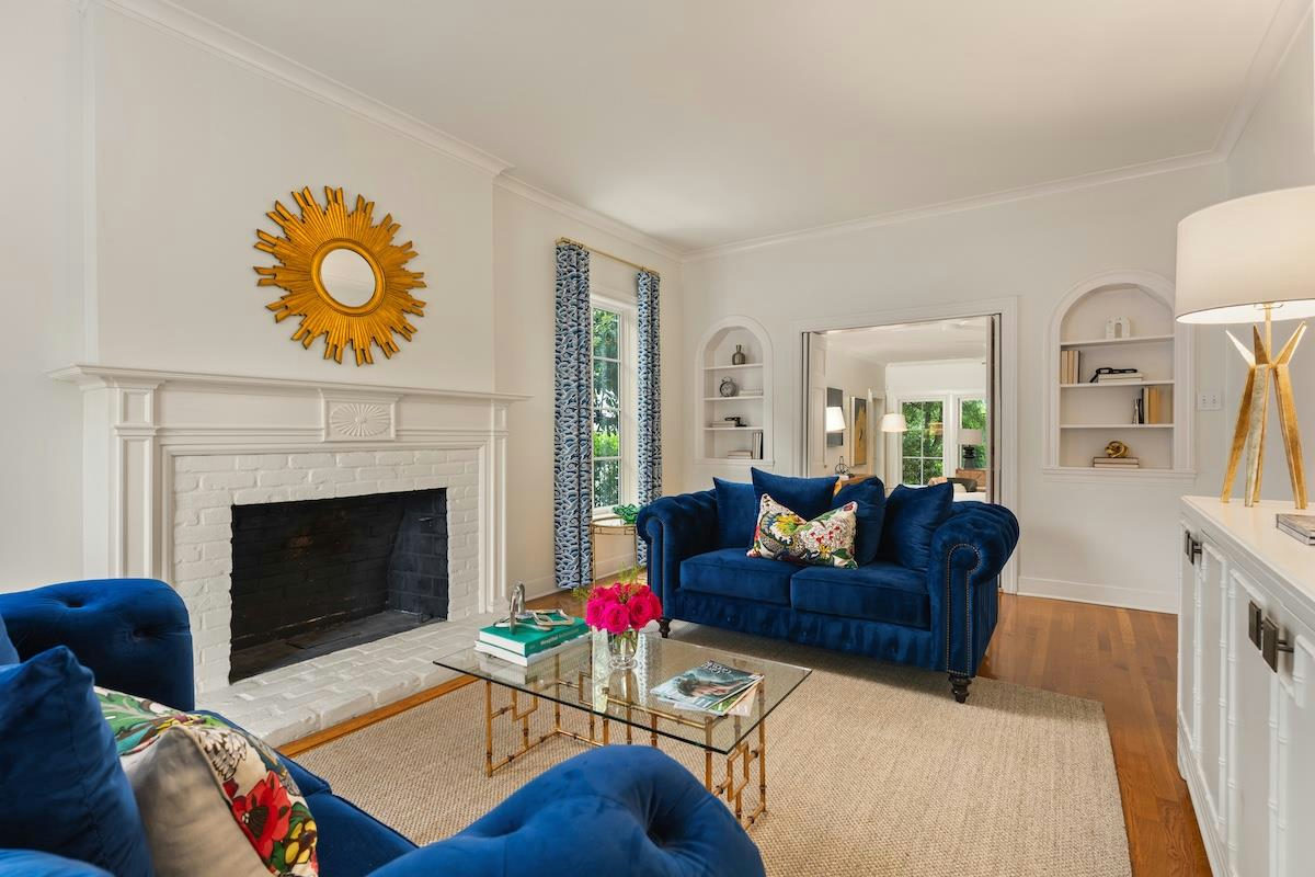 1015 Gaston Ave — photo 3