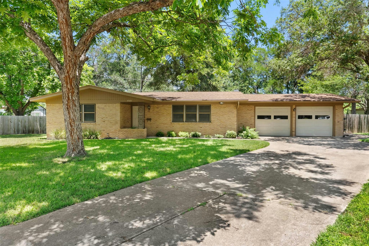 4500 Rim Rock Path — exterior