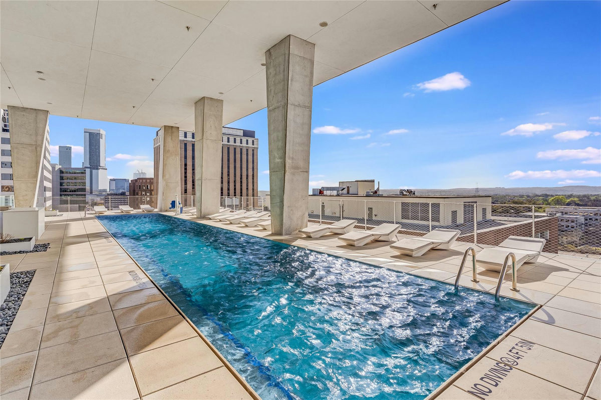 313 W 17th St #1202 — exterior