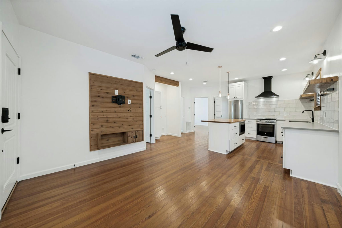 2513 E Cesar Chavez St — photo 4