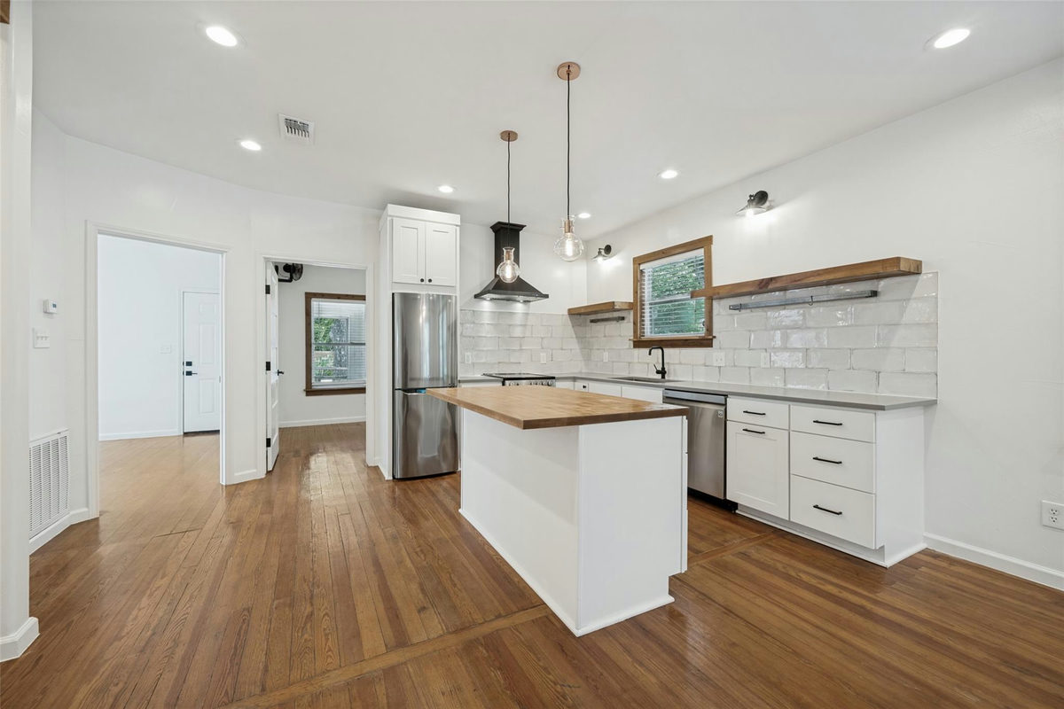 2513 E Cesar Chavez St — photo 5